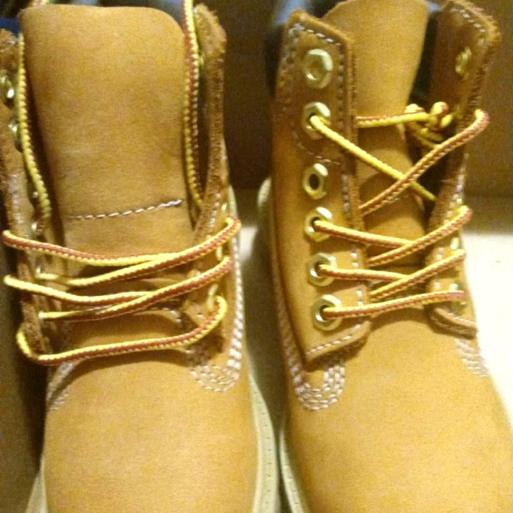 9c Boys Timberland Boots - Picture 3 of 5